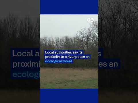 mountain-of-rubbish-dumped-near-uk-village-|-dw-news