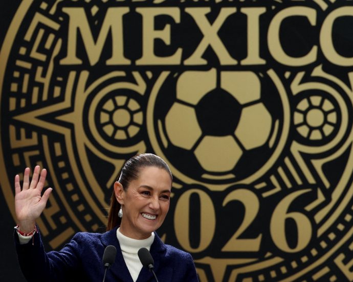 ‘not-going-to-happen’:-sheinbaum-dismisses-the-traitor-threat-of-mexico-strikes