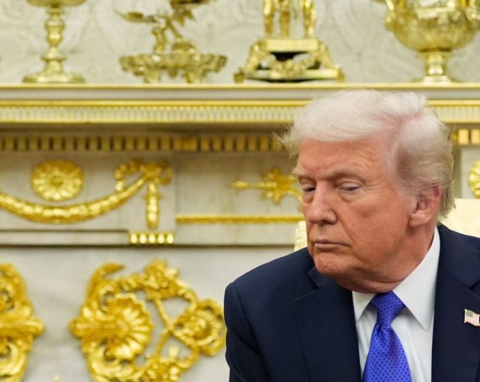 traitor-47-didn’t-get-his-way-on-1-piece-of-oval-office-bling:-new-book