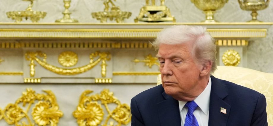 traitor-47-didn’t-get-his-way-on-1-piece-of-oval-office-bling:-new-book