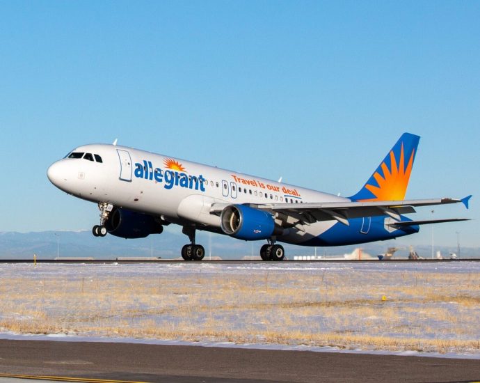 allegiant-launches-30-new-routes-as-pilots-picket