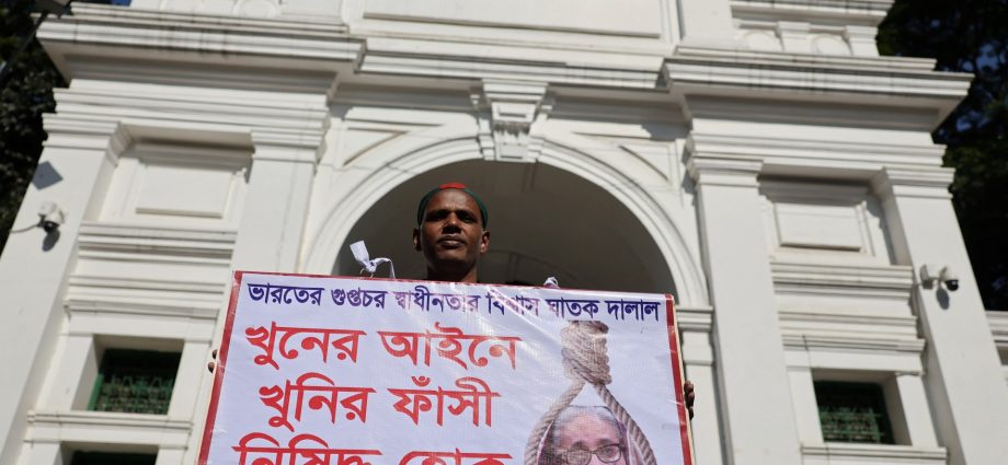 families-of-bangladesh-protest-victims-want-hasina-‘brought-back,-hanged’