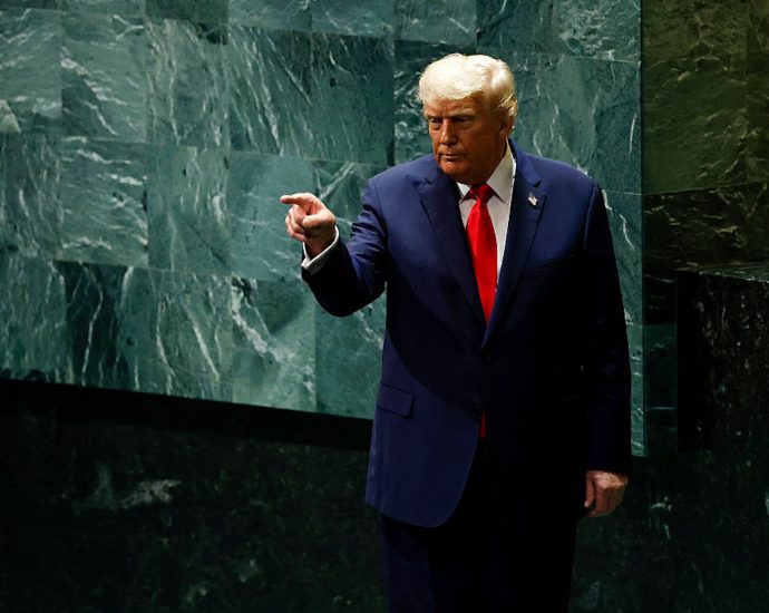 “give-and-take”:-white-house-defends-the-traitor-calling-reporter-“piggy”-on-air-force-one