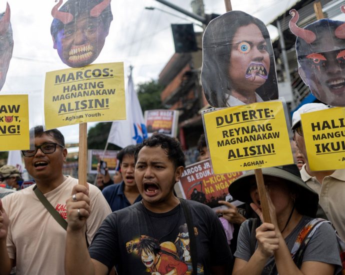 philippines-ministers-resign-as-flood-scandal-reaches-presidential-palace