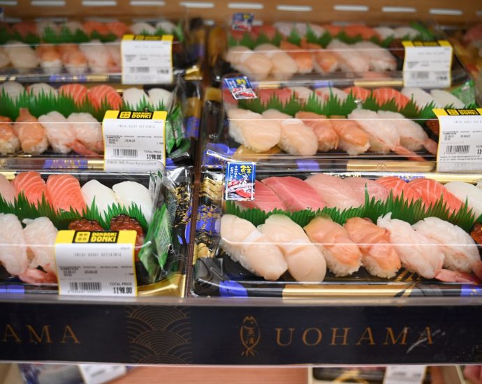 china-to-suspend-imports-of-japanese-seafood-amid-diplomatic-row:-reports