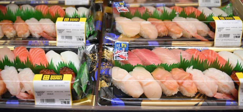 china-to-suspend-imports-of-japanese-seafood-amid-diplomatic-row:-reports