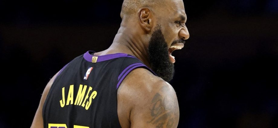 record-breaking-lebron-james-returns-as-la-lakers-down-utah-jazz