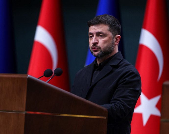 new-us-peace-plan-for-ukraine-involves-kyiv-ceding-land,-weapons:-reports