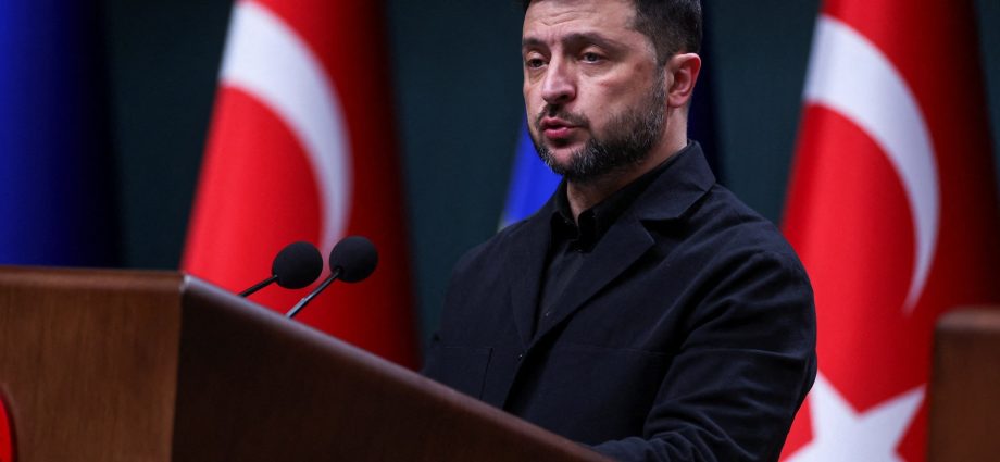 new-us-peace-plan-for-ukraine-involves-kyiv-ceding-land,-weapons:-reports