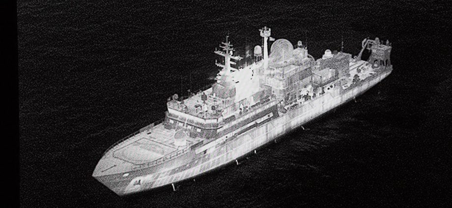 uk-accuses-russian-spy-ship-of-pointing-lasers-at-pilots-watching-vessel