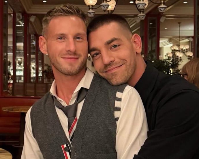 matt-rogers-and-fraser-olender-make-romance-official-at-bravocon-2025