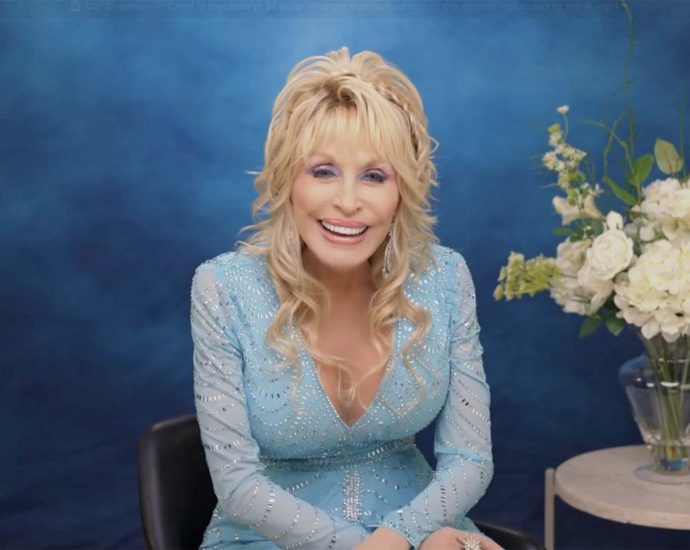 dolly-parton-gives-fans-a-health-update-after-missing-major-dollywood-honor