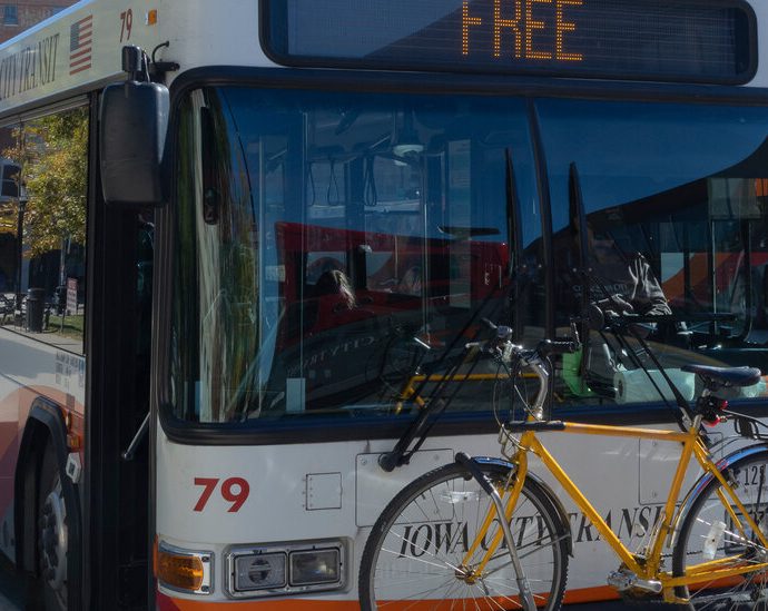 iowa-city-made-its-buses-free-traffic-cleared,-and-so-did-the-air.