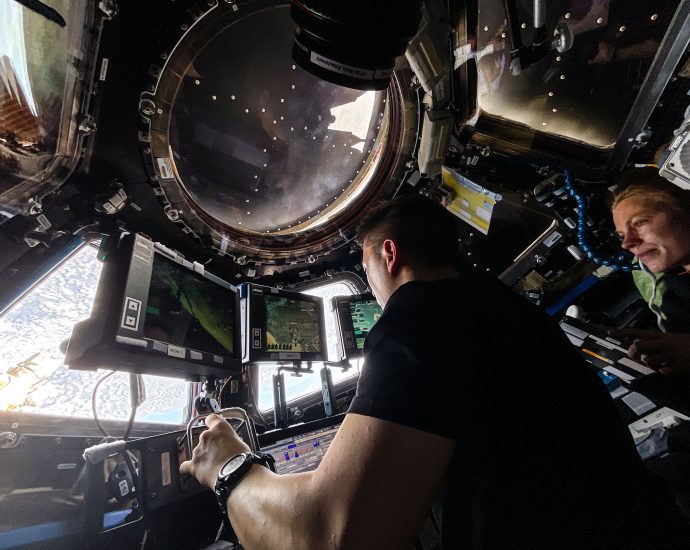 crew-works-on-stem-cells,-cubesats;-prepares-for-soyuz-and-commercial-crew-launches