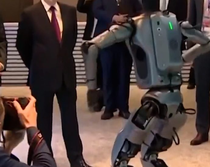 ai-powered-humanoid-robot-dances-for-putin-in-russia