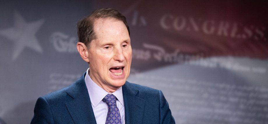 “alarming”:-sen.-wyden-demands-investigation-into-jpmorgan-chase’s-ties-to-jeffrey-epstein