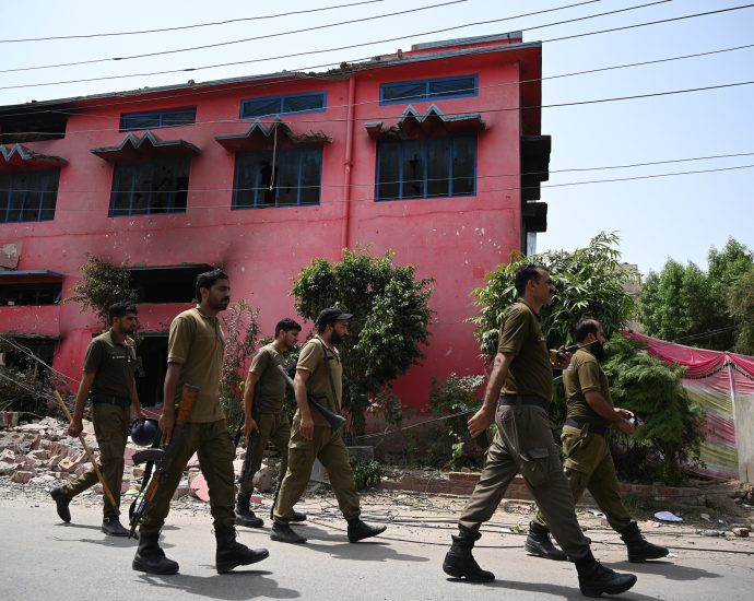 explosion-at-glue-factory-in-eastern-pakistan-kills-at-least-16