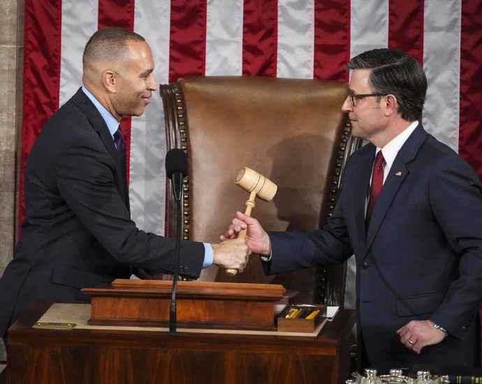 how-the-redistricting-fight-has-scrambled-dozens-of-midterm-campaigns-across-the-country