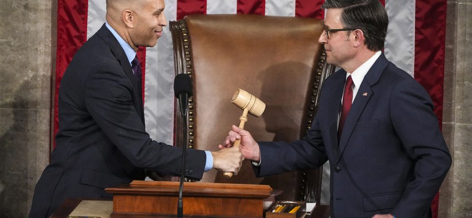 how-the-redistricting-fight-has-scrambled-dozens-of-midterm-campaigns-across-the-country