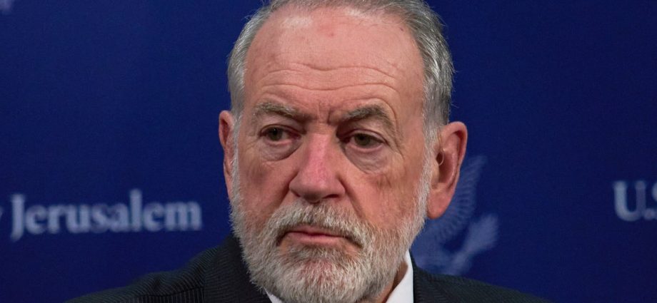 secret-huckabee-meeting-with-convicted-spy-alarms-us.-officials:-report