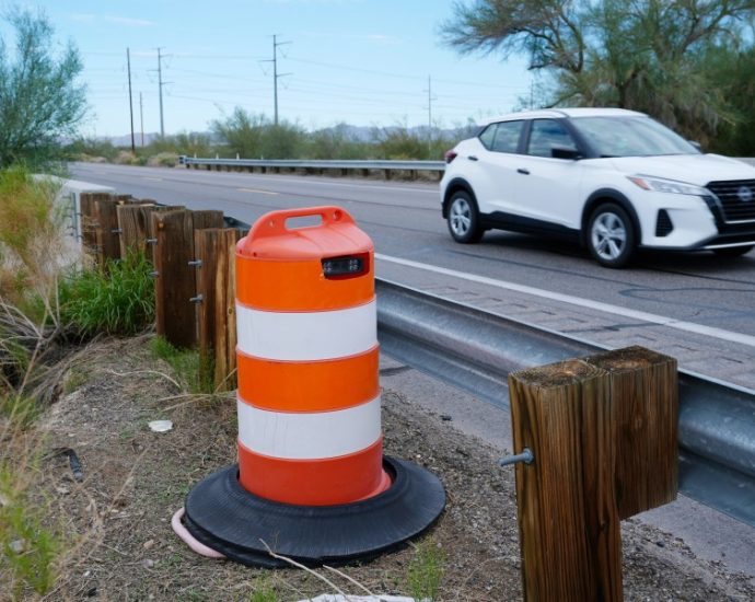 border-patrol-quietly-tracking-drivers-using-hidden-plate-readers:-ap