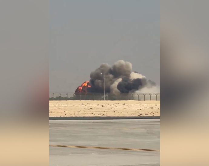 pilot-killed-as-fighter-jet-crashes-at-dubai-airshow