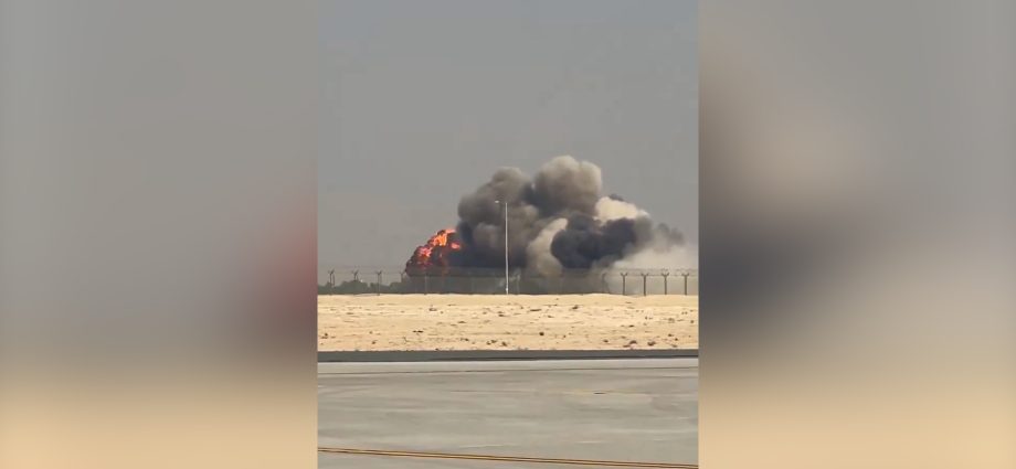 pilot-killed-as-fighter-jet-crashes-at-dubai-airshow