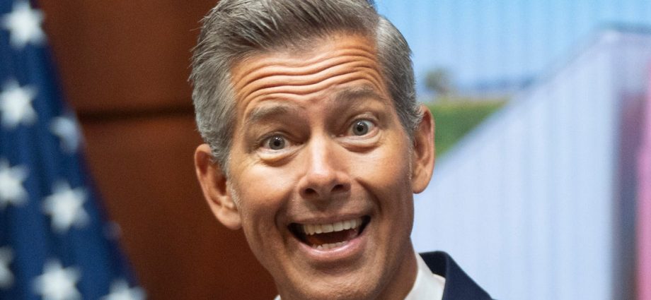 sean-duffy’s-airplane-‘dress-up’-advice-gets-a-brutal-dressing-down