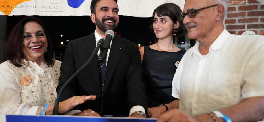 mahmood-mamdani-says-palestine-helped-motivate-son-zohran’s-mayoral-run