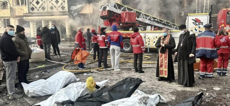 fourth-day-of-rescue-work-in-ternopil-uncovers-33rd-victim-of-russian-missile-strike