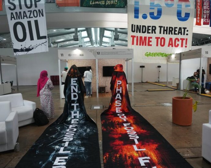 dispute-over-fossil-fuel-phaseout-upsets-un.-climate-talks,-and-overtime-looks-likely