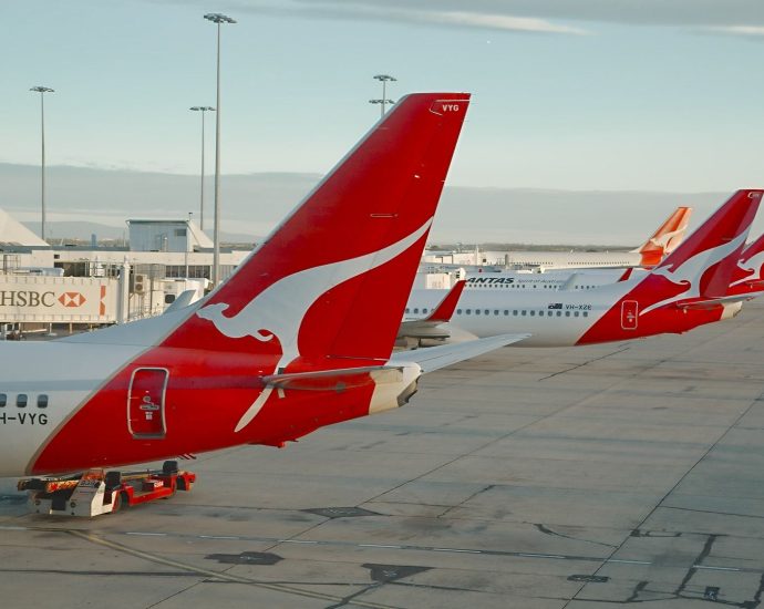 qantas-and-virgin-australia-ban-power-banks-after-fire-incidents