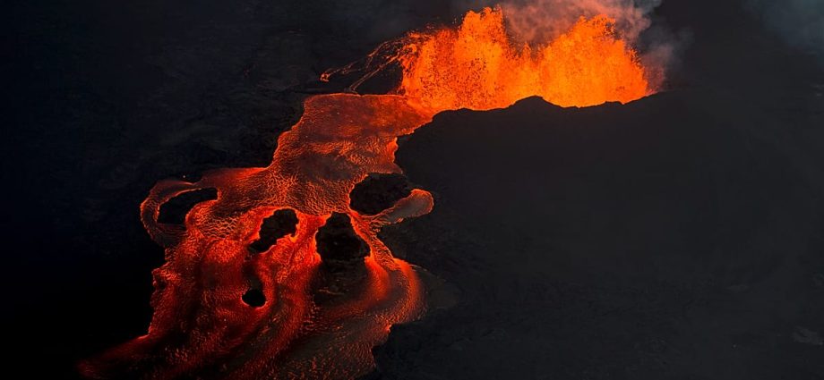hawaii’s-kilauea-volcano-has-been-erupting-since-last-year-as-lava-fountains-rise-hundreds-of-metres