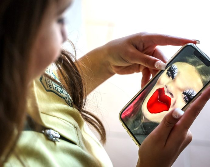 snapchat-starts-age-checks-in-australia-ahead-of-teen-social-media-ban