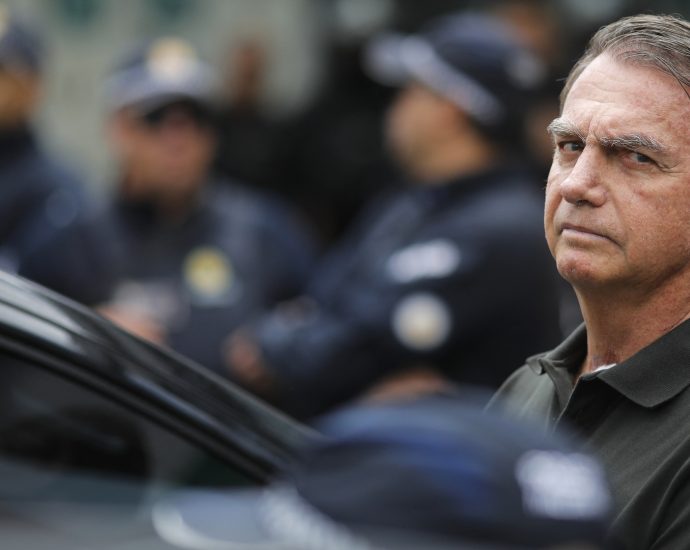 bolsonaro-says-‘hallucinations’-caused-him-to-violate-ankle-monitor-order