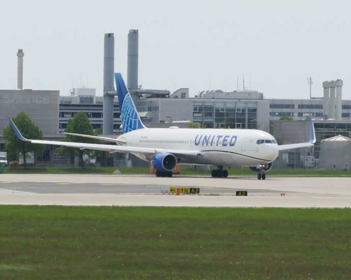 another-laptop-mishap:-united-boeing-767-diverts-after-laptop-slips-into-business-class-seat