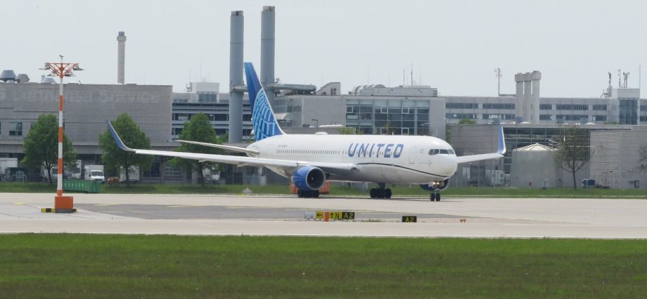 another-laptop-mishap:-united-boeing-767-diverts-after-laptop-slips-into-business-class-seat