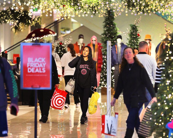 why-shoppers-are-planning-to-cut-black-friday-weekend-spending-this-year
