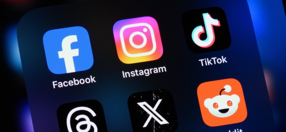 are-tech-companies-using-your-private-data-to-train-ai-models?