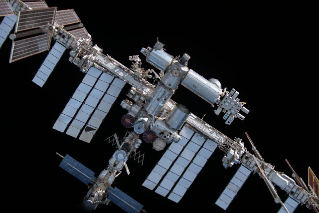 space-station-25th-anniversary-science-images