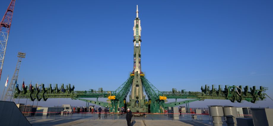 soyuz-rocket-rolls-out-as-cygnus-parks-away-from-station