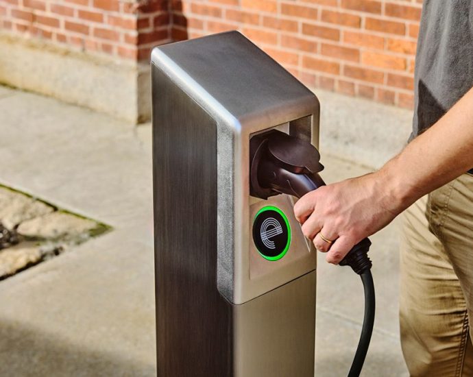 it’s-electric-to-deploy-90-new-curbside-ev-charging-ports-in-los-angeles