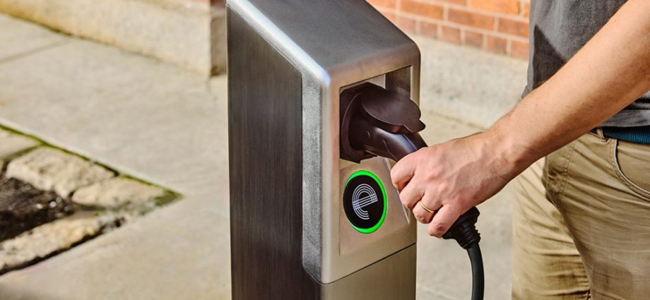 it’s-electric-to-deploy-90-new-curbside-ev-charging-ports-in-los-angeles