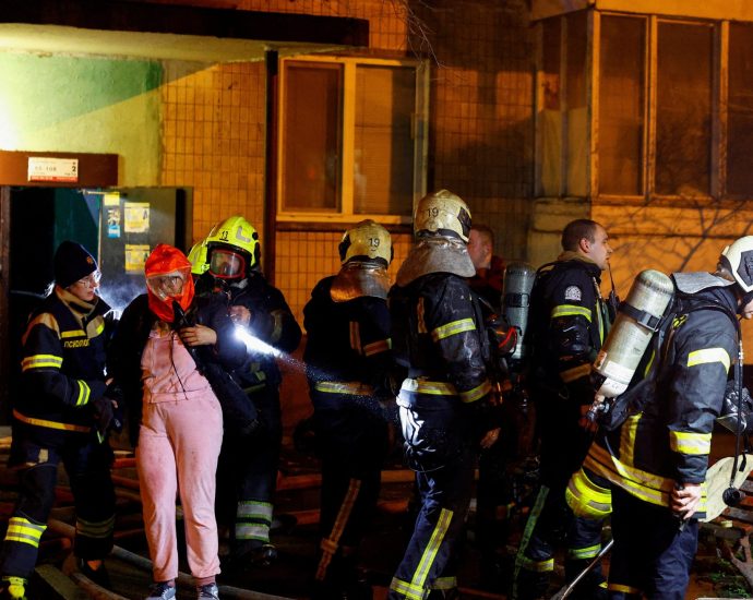 russia-attacks-kyiv,-killing-two,-as-us,-ukraine-work-on-plan-to-end-war