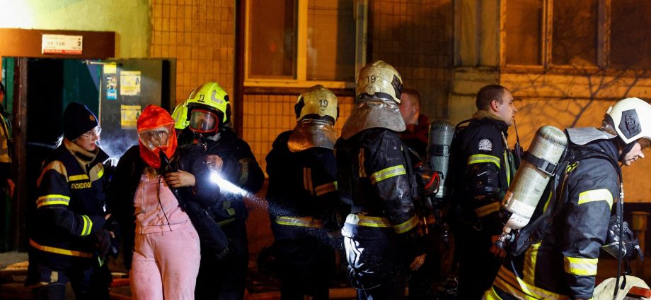 russia-attacks-kyiv,-killing-two,-as-us,-ukraine-work-on-plan-to-end-war