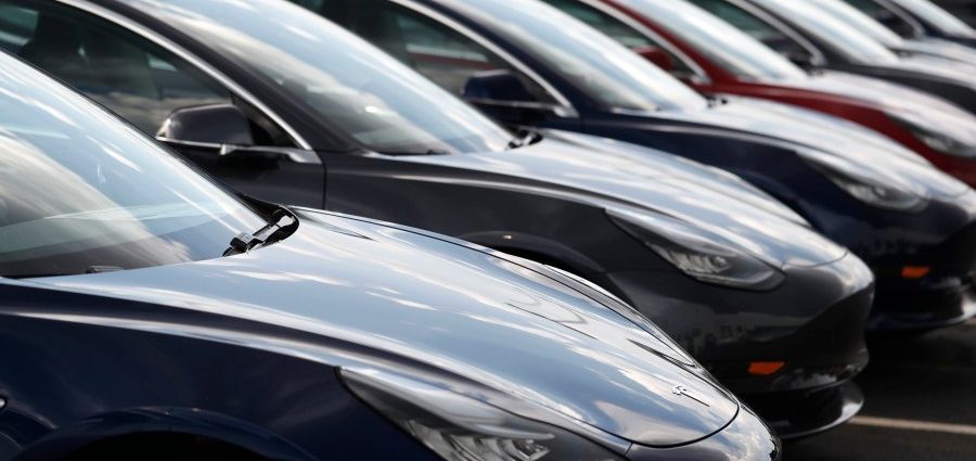 lawsuit-blames-tesla-design-flaws-for-crash-that-killed-washington-woman