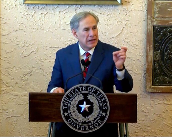 in-texas-case,-it’s-politics-vs.-race-at-the-supreme-court,-with-control-of-congress-at-stake