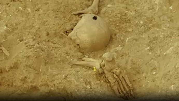 archaeologists-examine-franco-era-mass-graves-for-possible-identifications