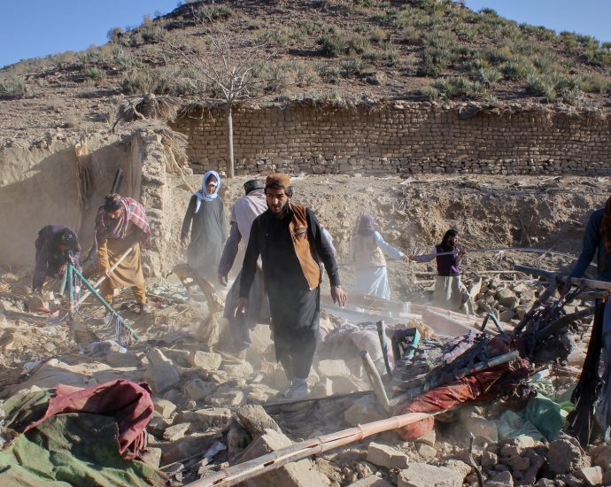 afghanistan-blames-pakistan-for-deadly-air-strikes-in-its-eastern-provinces