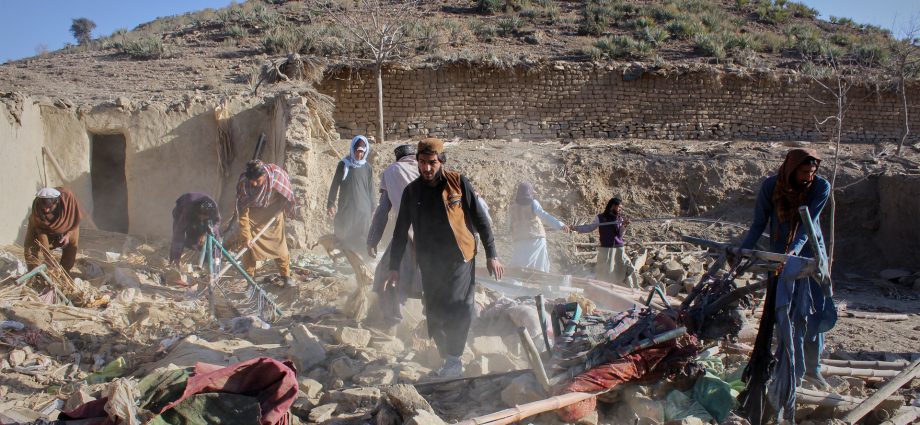 afghanistan-blames-pakistan-for-deadly-air-strikes-in-its-eastern-provinces